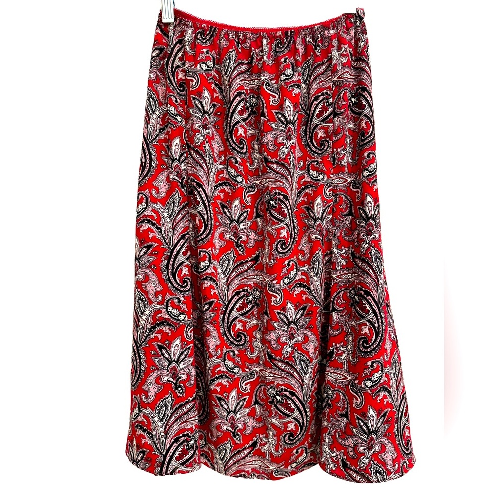 Knee length Polyester skirt .
